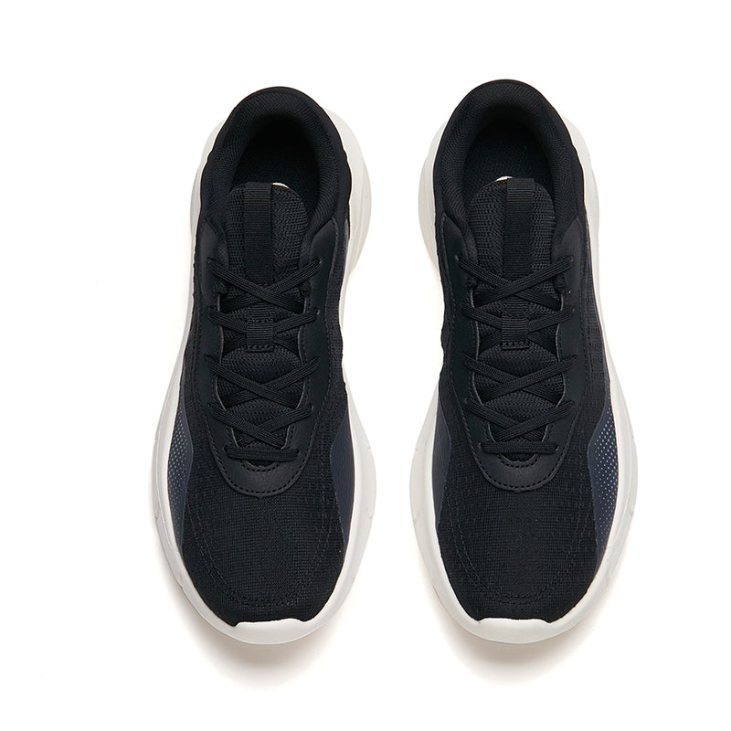 CROSS-TRAINING SHOES