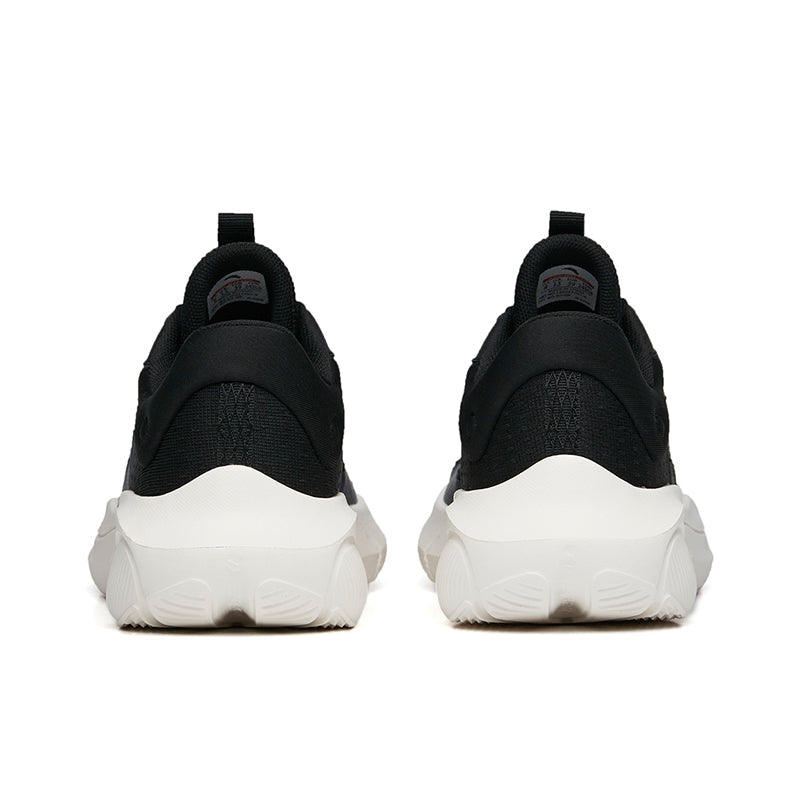 CROSS-TRAINING SHOES