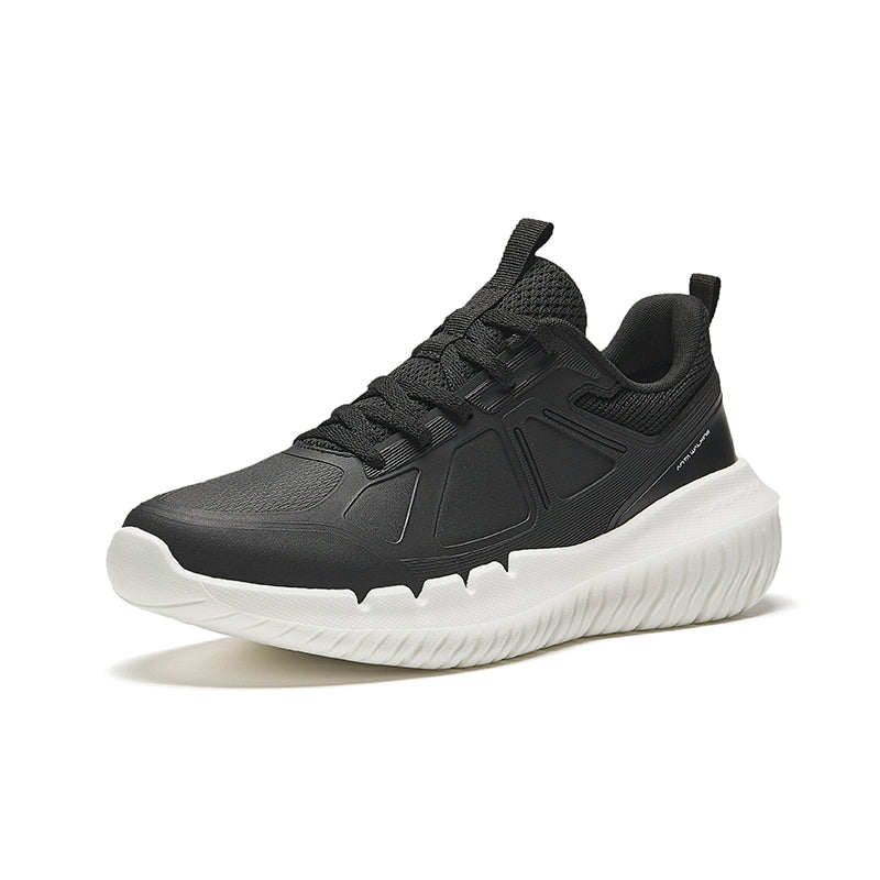 CROSS-TRAINING SHOES