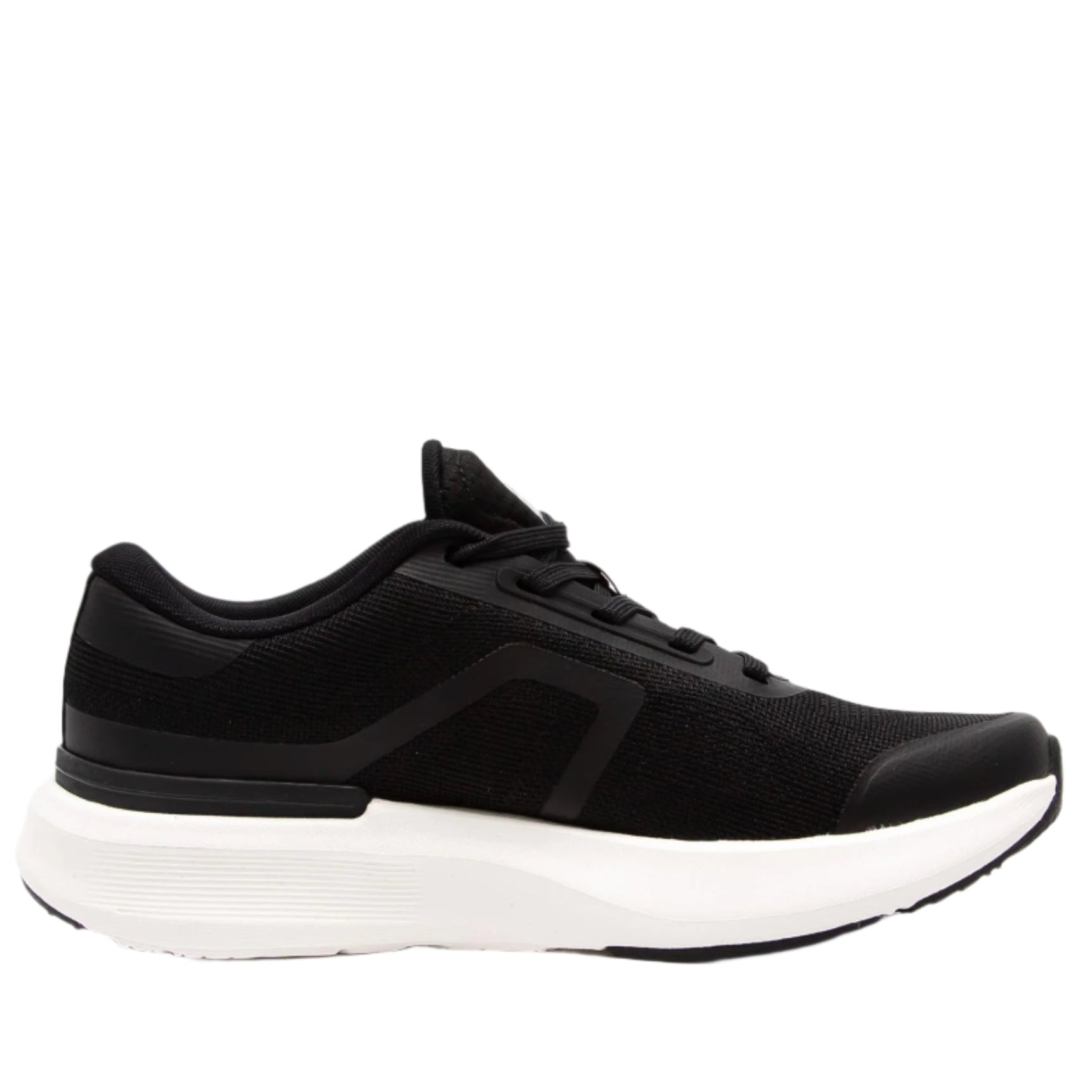 CROSS TRAINING SHOES