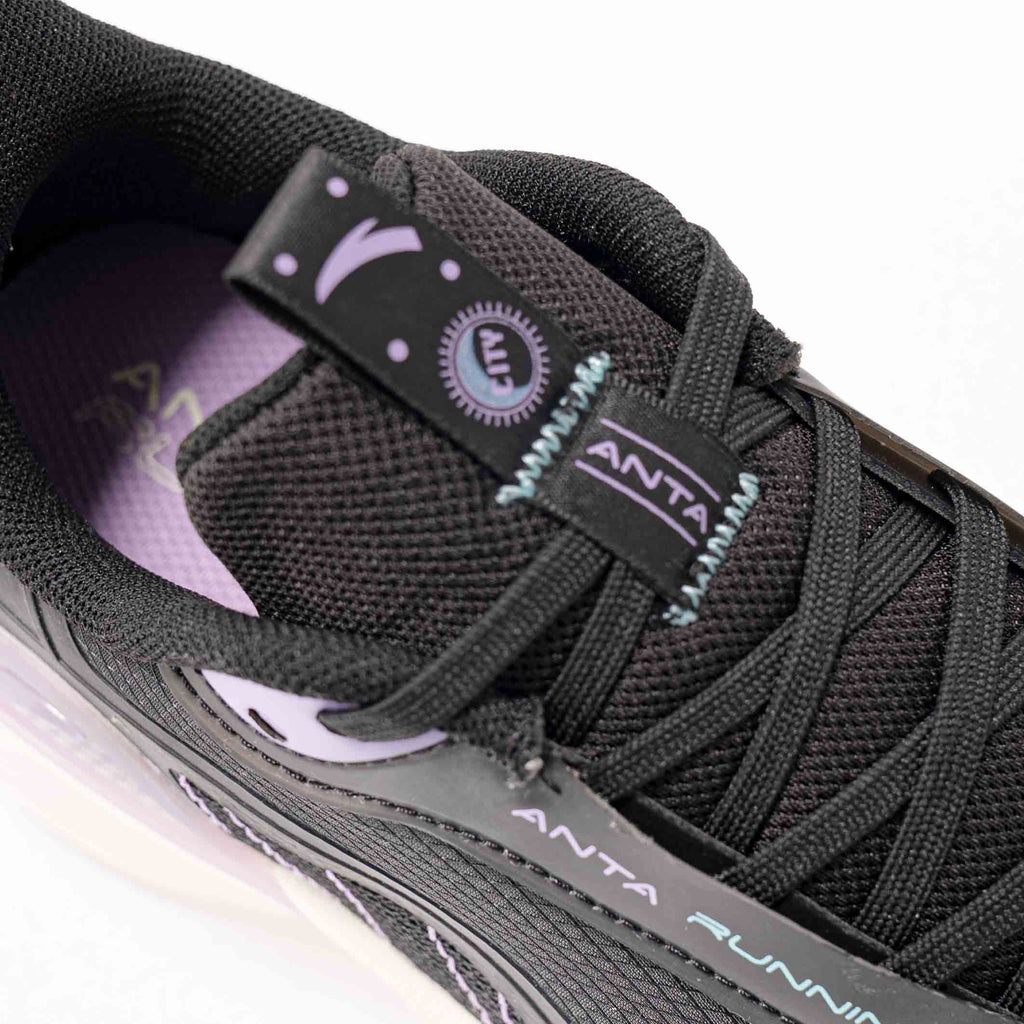 RUNNING SHOES