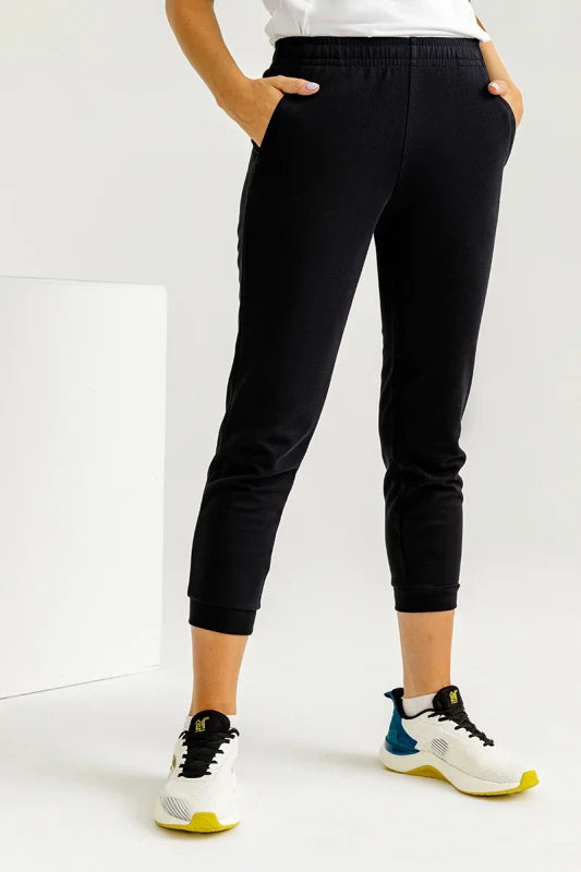 ANTA A-Sports Shape Knit Ankle Pants Basic Black