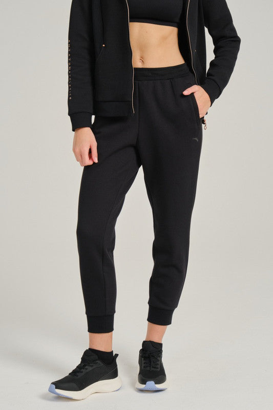 ANTA A-Sports Shape Knit Ankle Pants Black