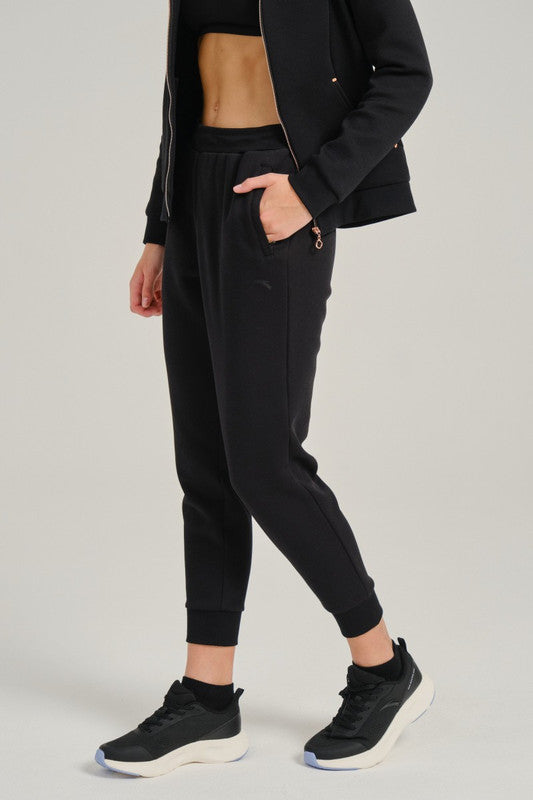 ANTA A-Sports Shape Knit Ankle Pants Black