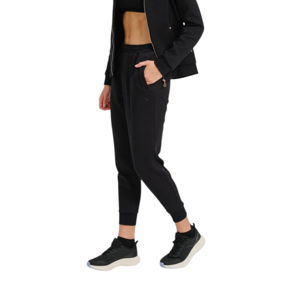 FRG ANTA A-Sports black knit ankle pants on a model, featuring a comfortable fit for training and casual wear.